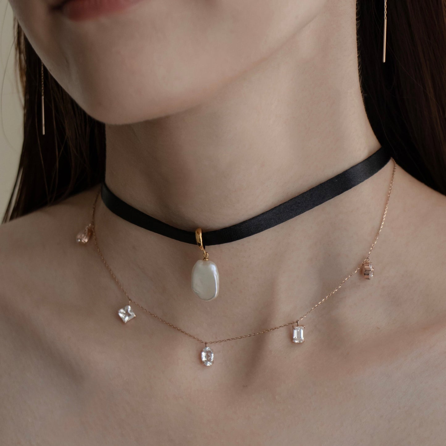 NOIR SINGLE PEARL CHOKER NECKLACE