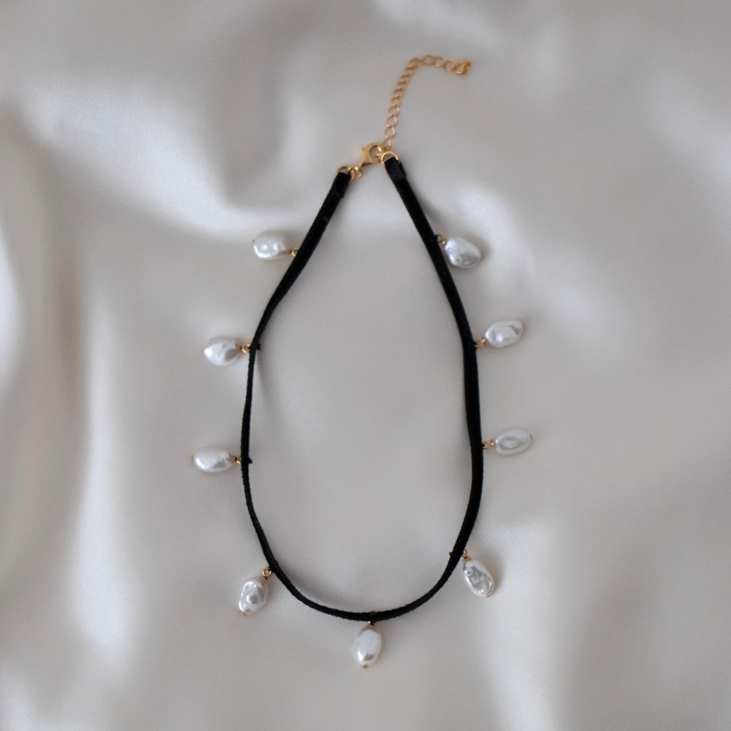 NOIR MULTI PEARL CHOKER NECKLACE