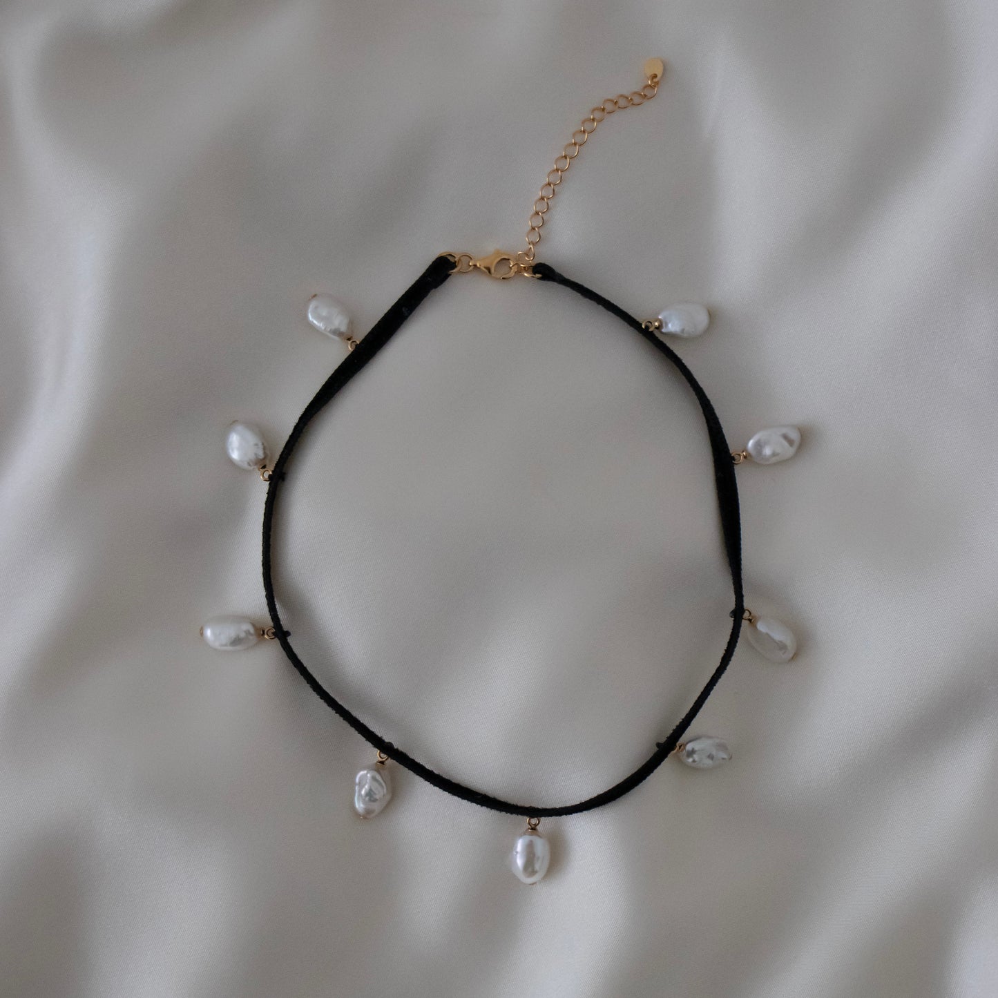NOIR MULTI PEARL CHOKER NECKLACE