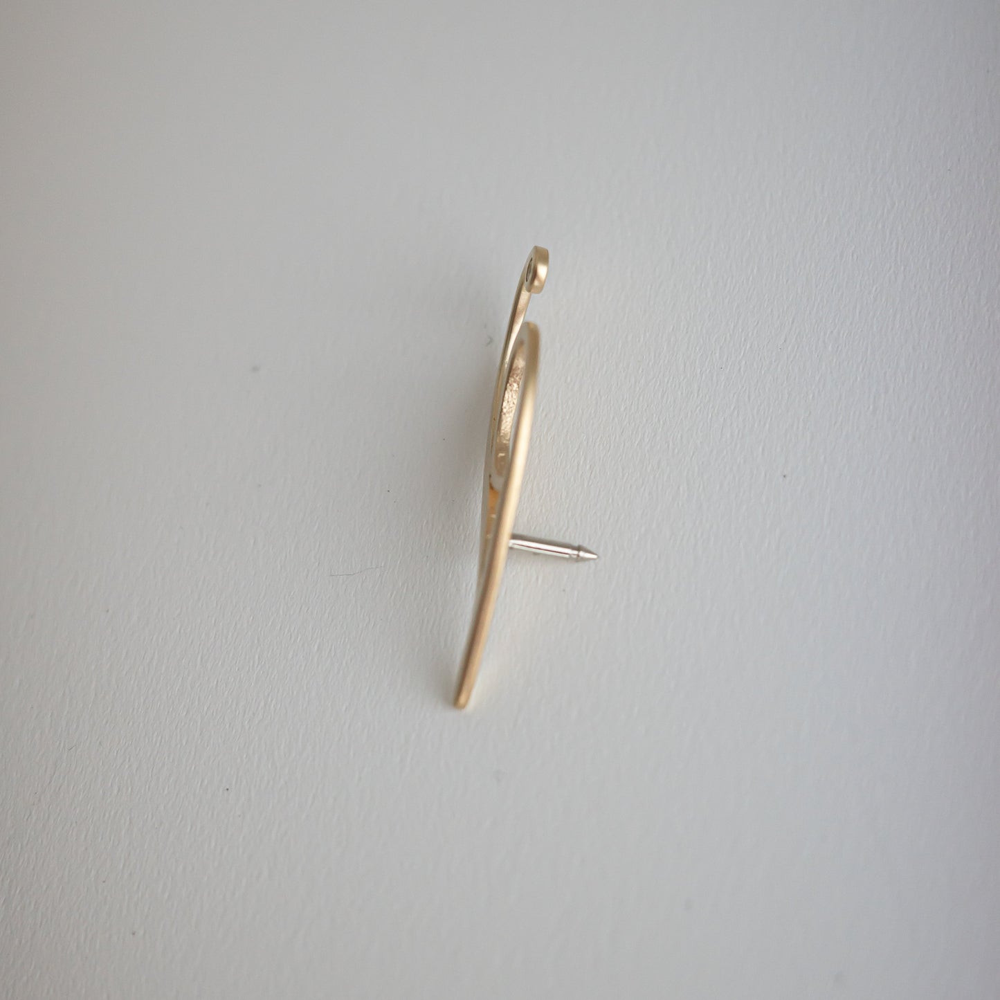 -bespoke- "T" PIN BROOCH