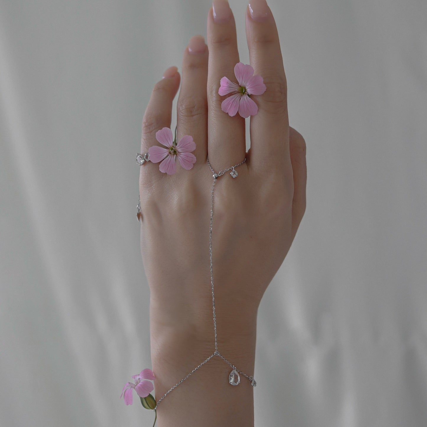 【NEW】FALLING DEW HAND BRACELET