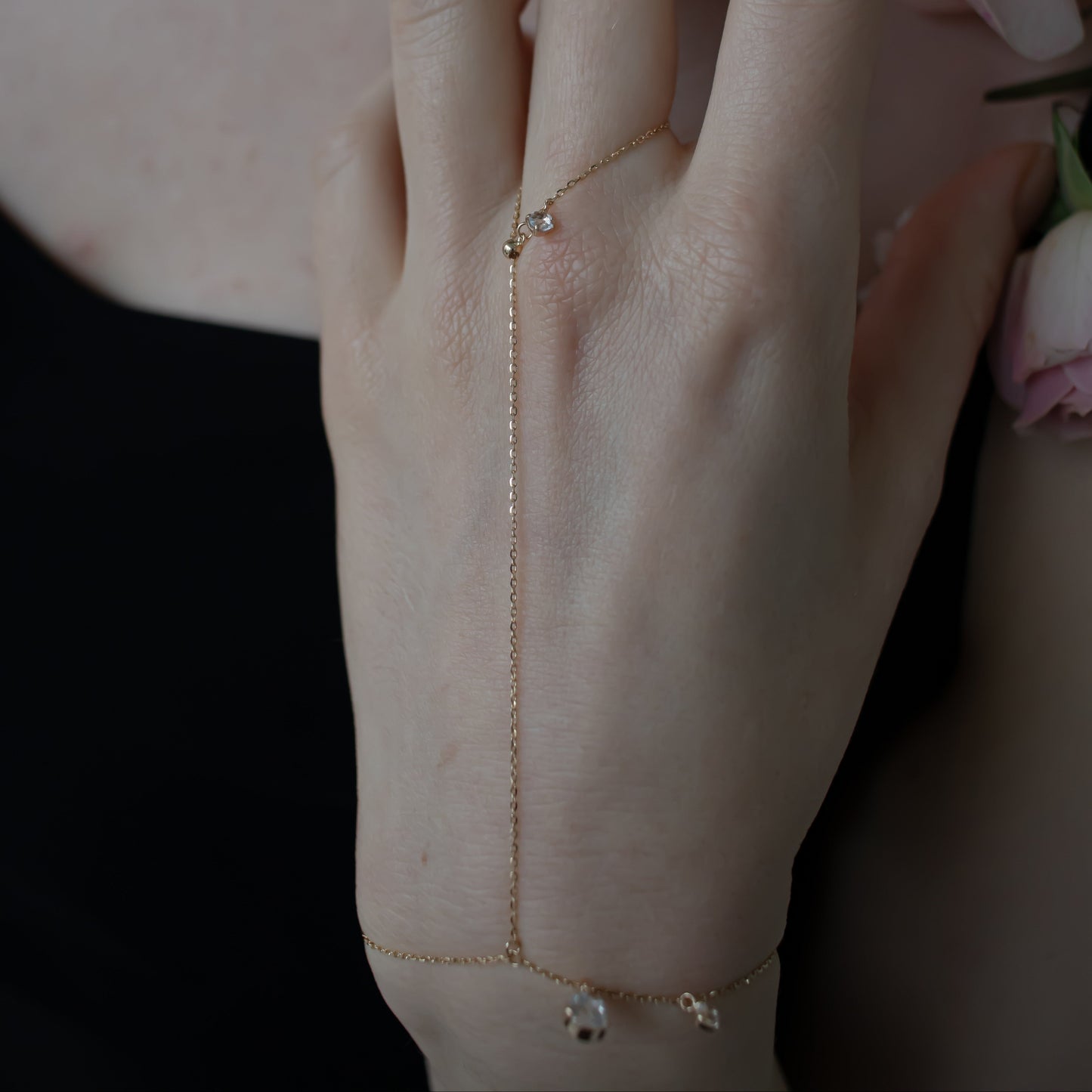 【NEW】FALLING DEW HAND BRACELET