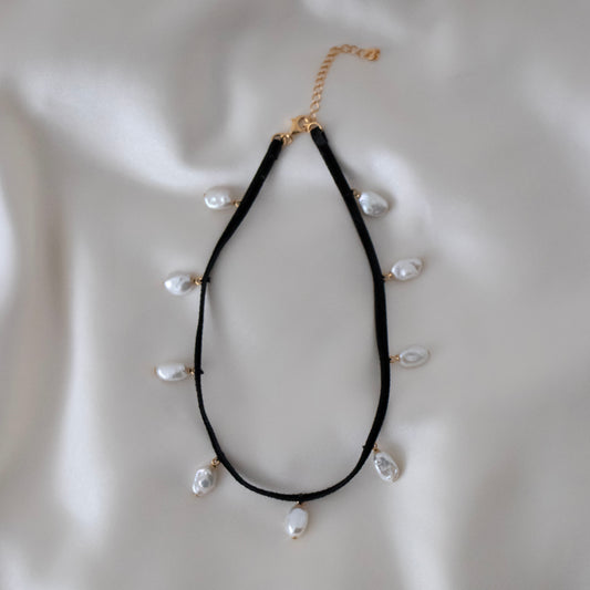 NOIR MULTI PEARL CHOKER NECKLACE