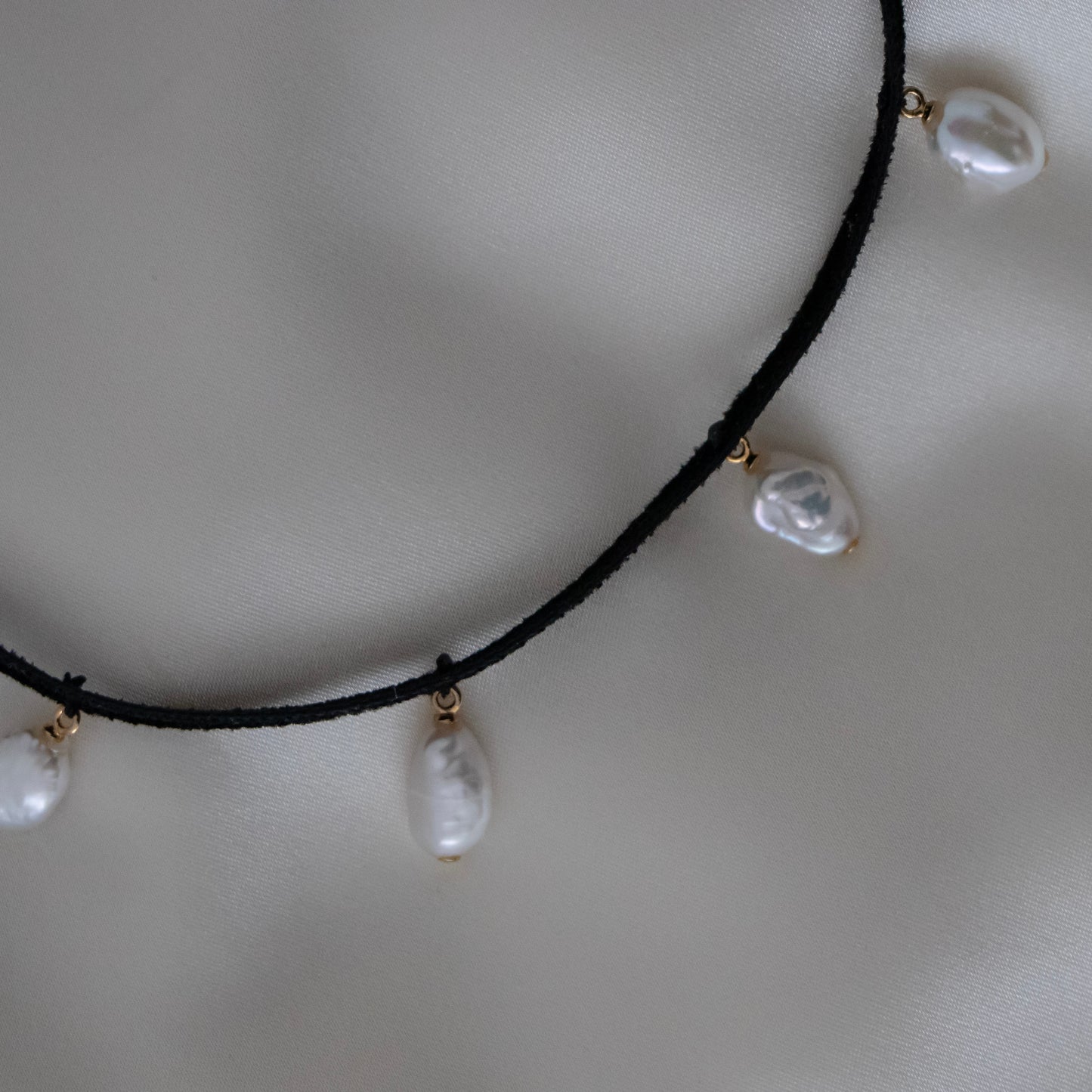 NOIR MULTI PEARL CHOKER NECKLACE