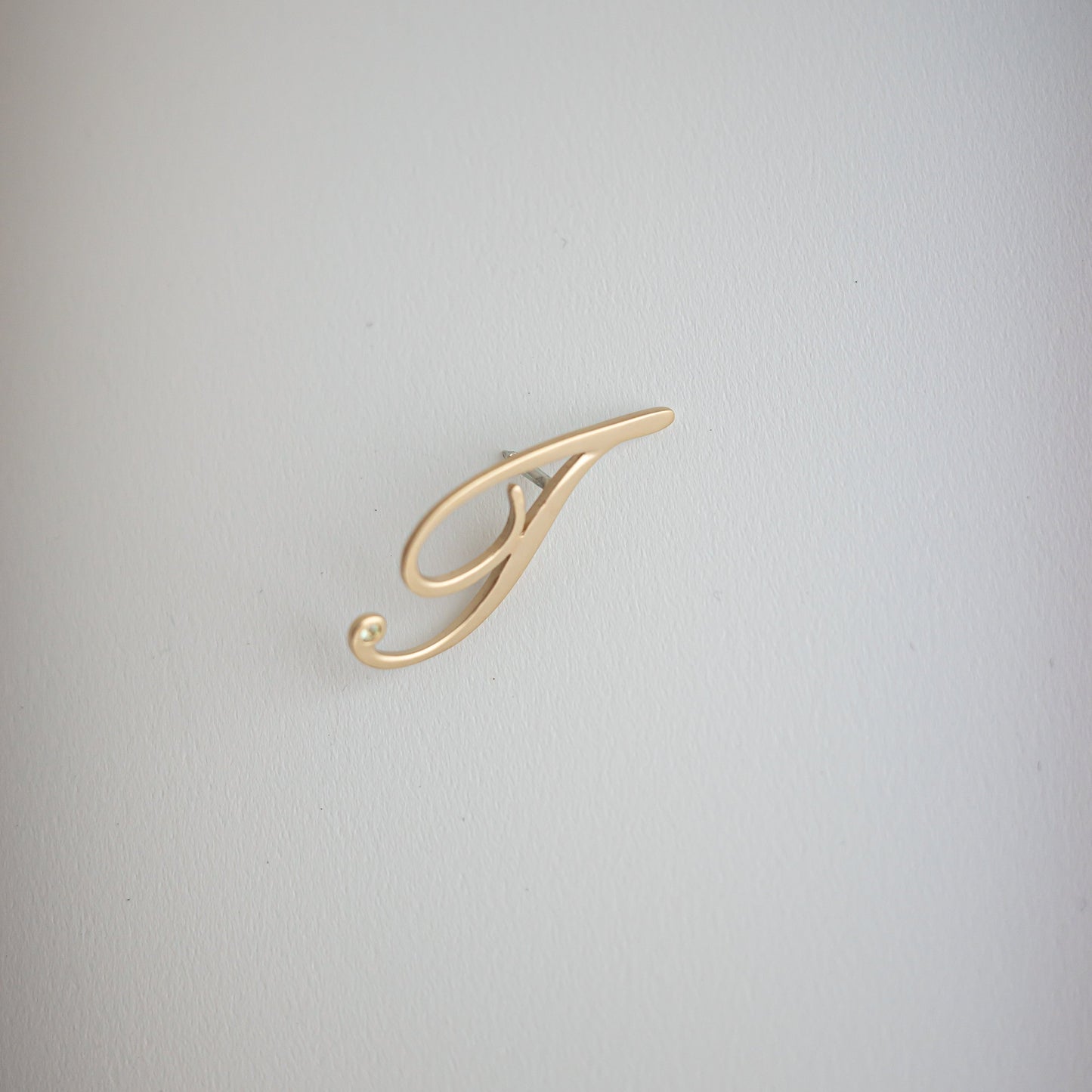 -bespoke- "T" PIN BROOCH